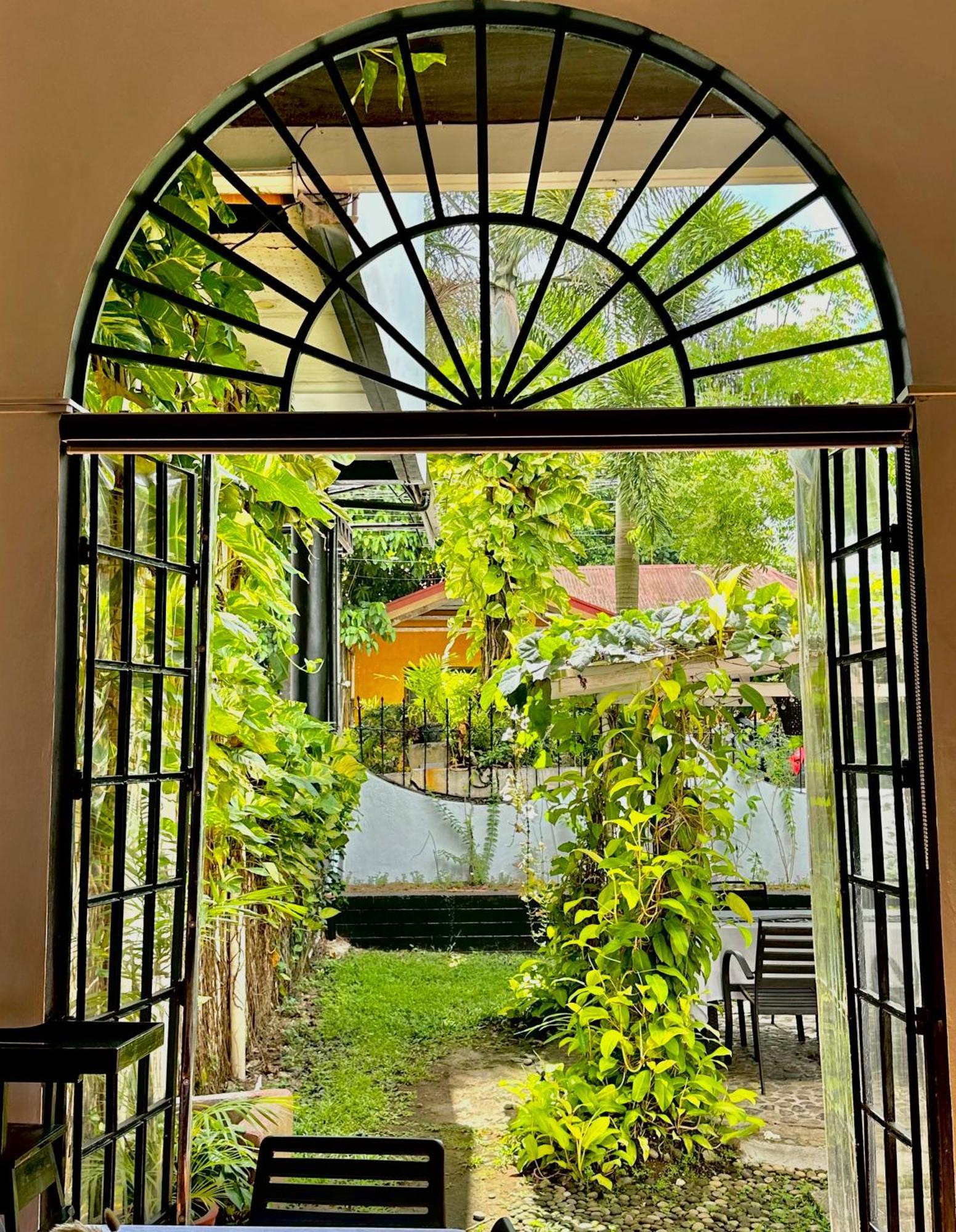 Fernando'S Hotel Sorsogon ภายนอก รูปภาพ